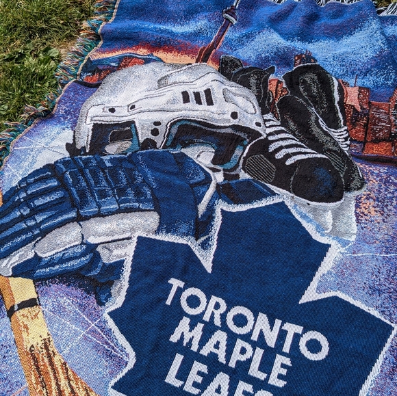 Toronto Maple Leafs tapestry blanket - Picture 3 of 3